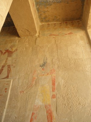 Фрески на стенах храма