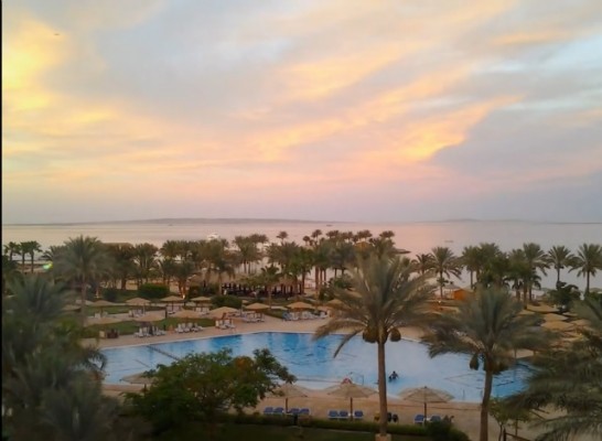 бассейн Moevenpick Resort Hurghada 5